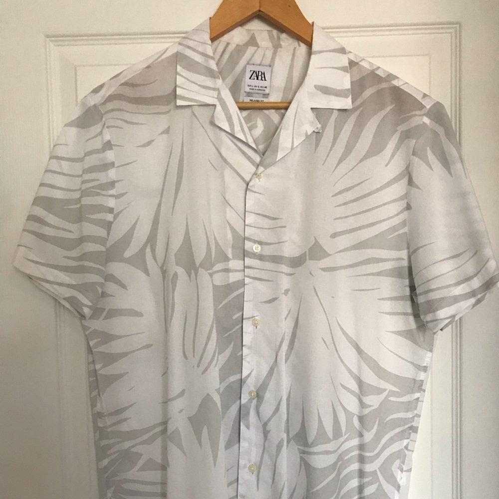 Zara Short Sleeve Button Down Men’s Large